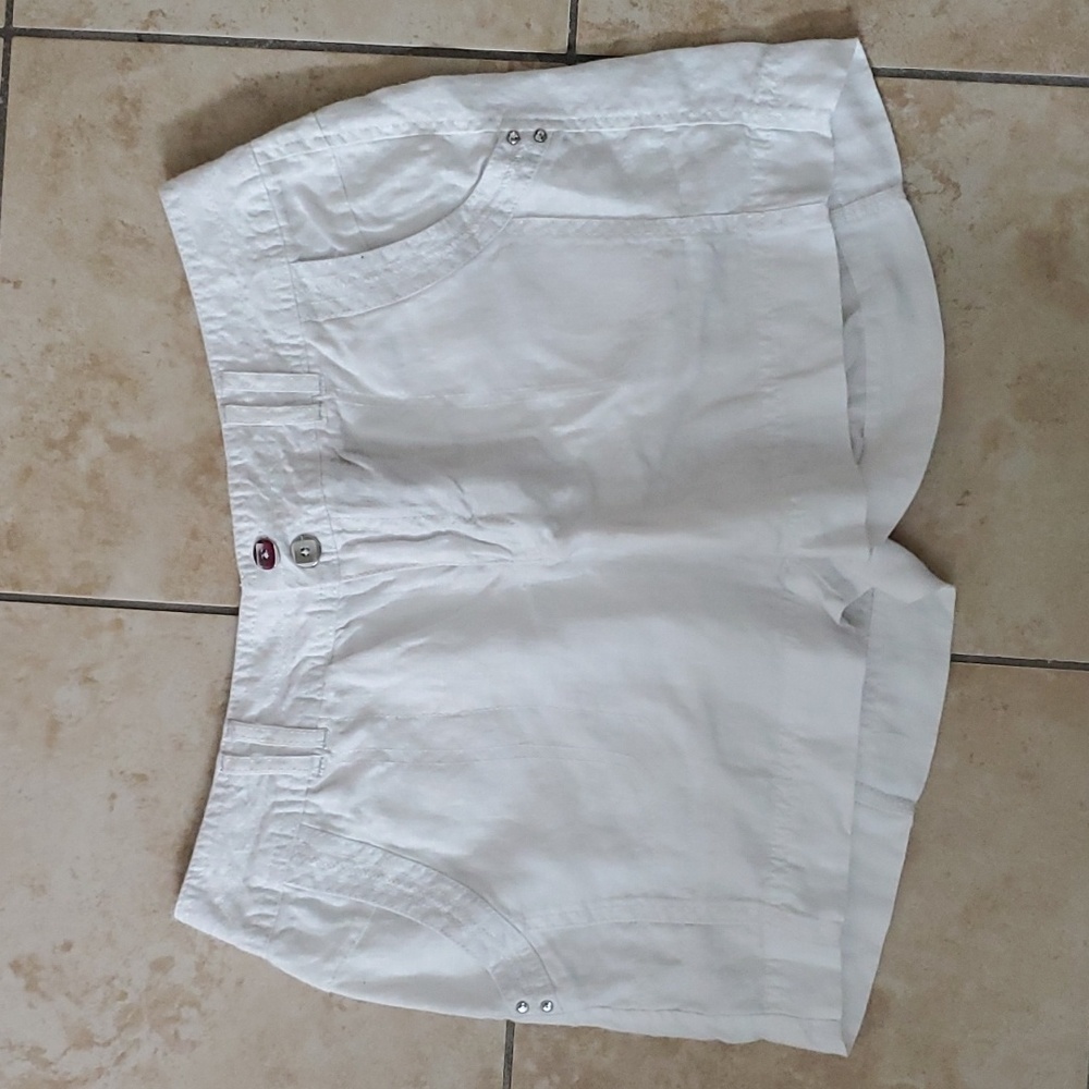 INC International Concepts White Shorts sz 4